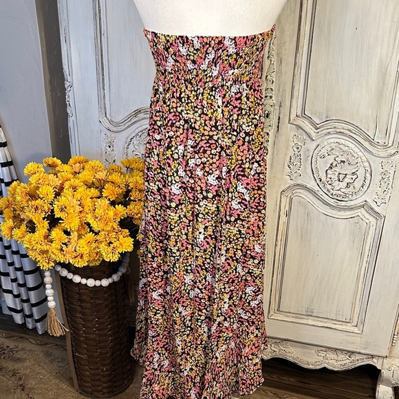 Rose & Thyme Ditsy Floral Maxi Dress/Skirt  with Tassel + Abalone Button Detail - Picture 6 of 8
